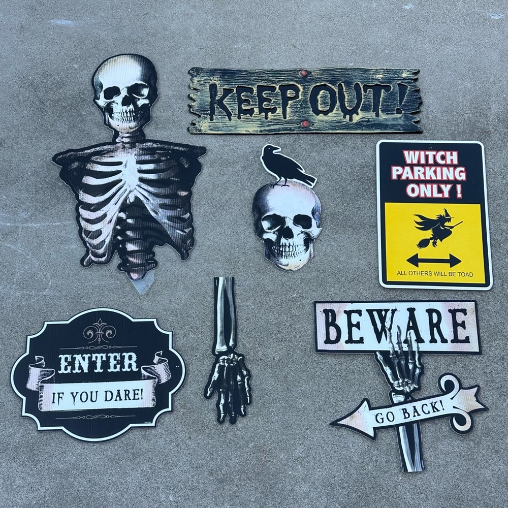 7 Halloween signs